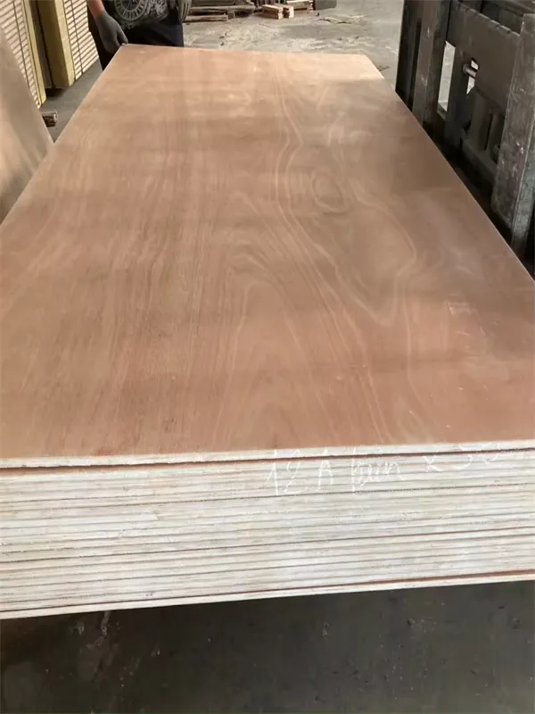 Folha de compensado comercial